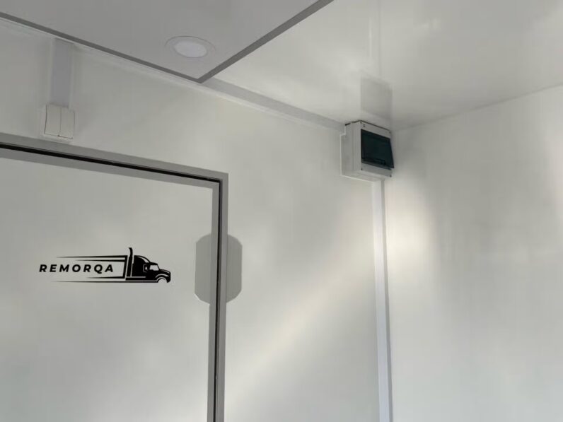 
								Remorque magasin TOP-TRAILER Exhibition trailer Messeanhänger MOBILE full									