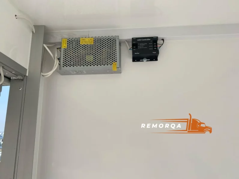 
								Remorque magasin TOP-TRAILER Exhibition trailer Messeanhänger MOBILE full									